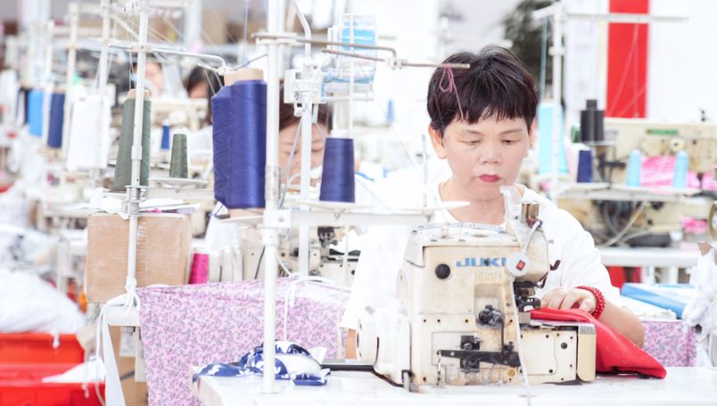 Bademodenfabrik – Erfahrene Arbeiter