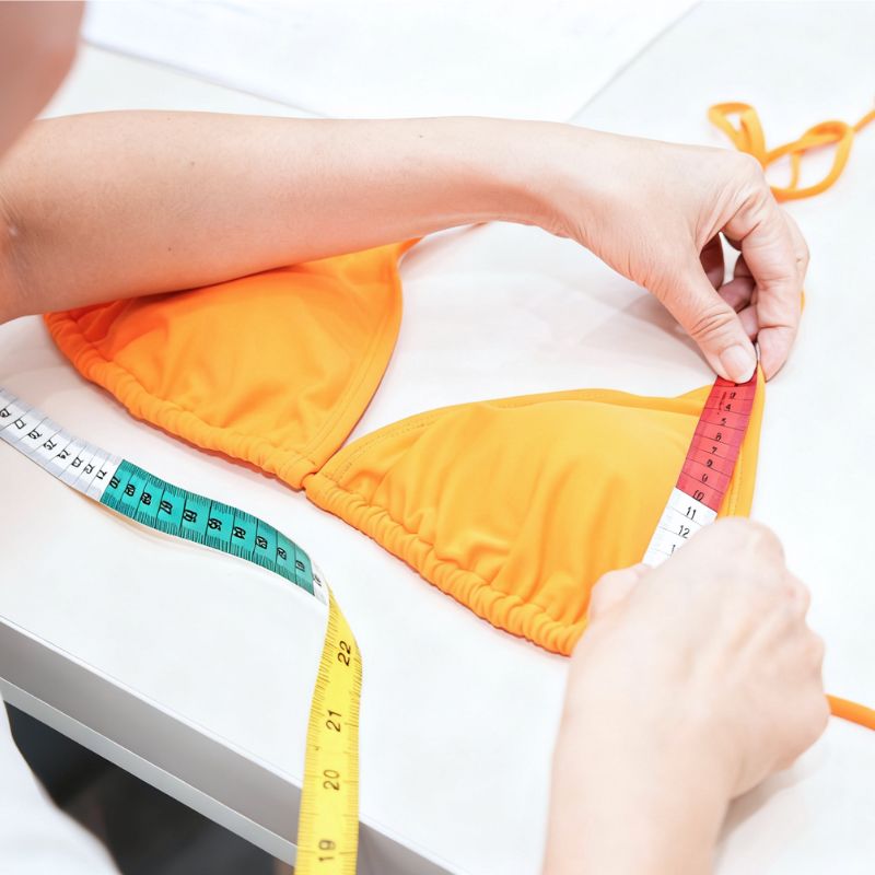 Processo de fabricação de trajes de banho - Inspeção em linha