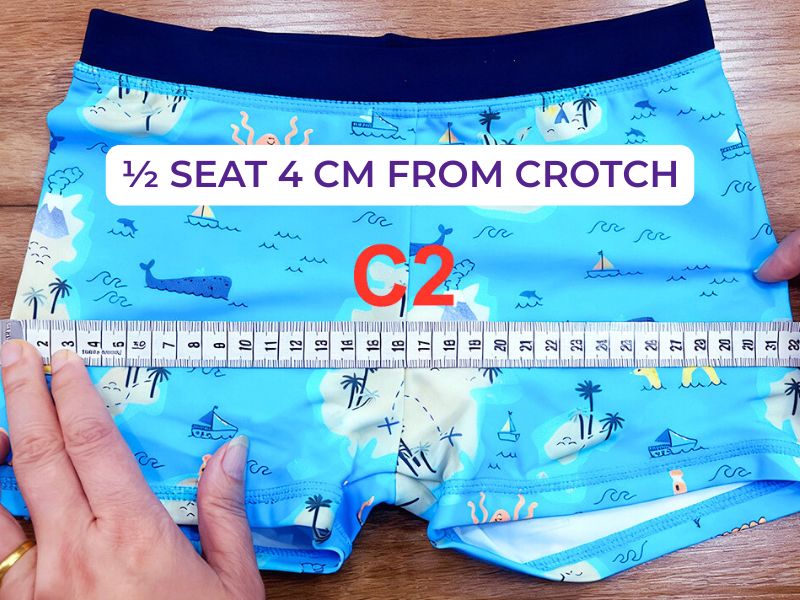Como medir amostras de fatos de banho - C2 ½ Assento a 4 cm da virilha